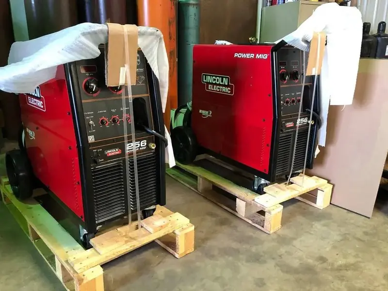 Pre-Owned Lincoln Power Mig 256 Welder – Model U3068-1 1